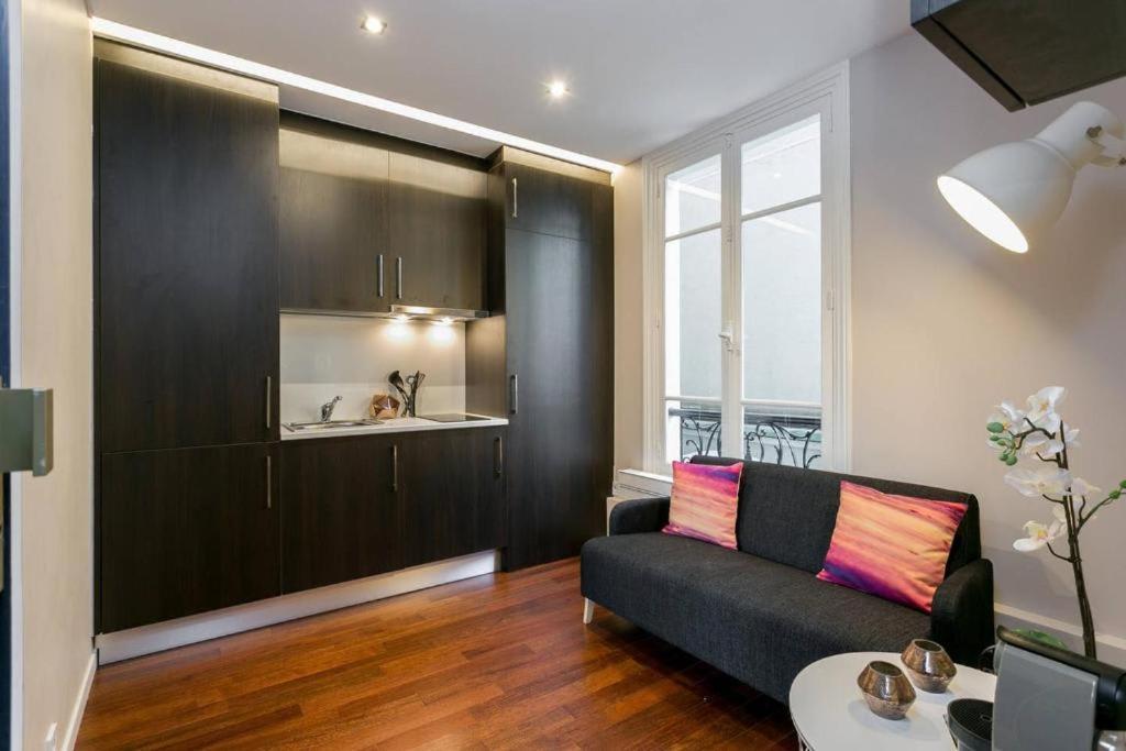 Апартаменти Modernized Studio - Meters From The Invalides Gardens Париж Екстер'єр фото