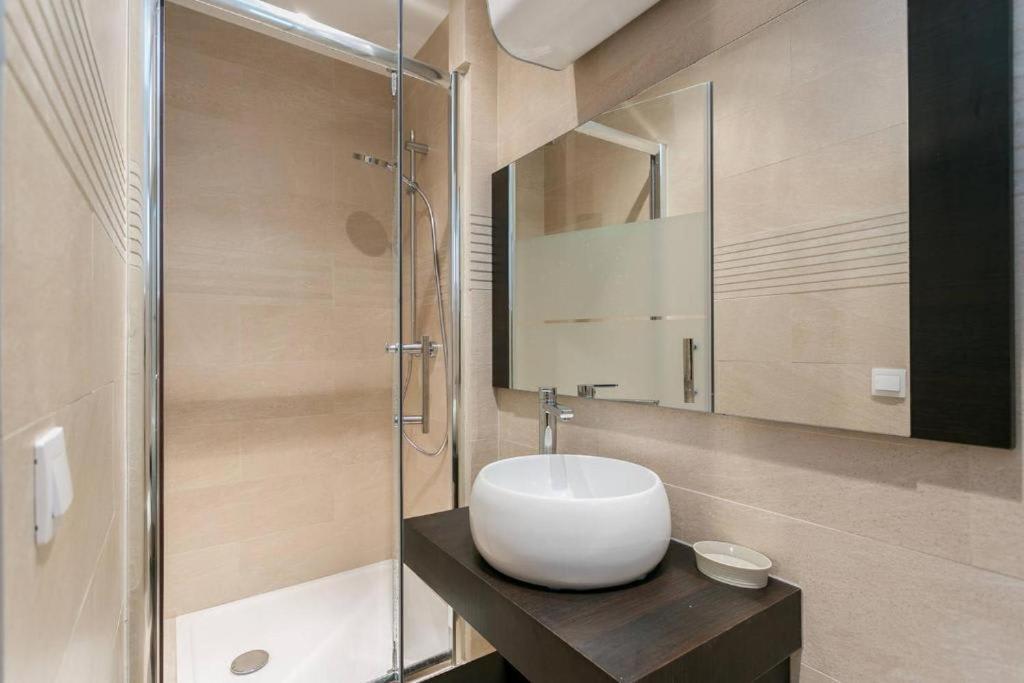 Апартаменти Modernized Studio - Meters From The Invalides Gardens Париж Екстер'єр фото